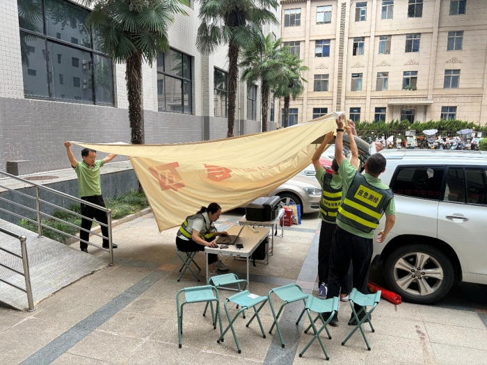 临时营地搭建.jpg